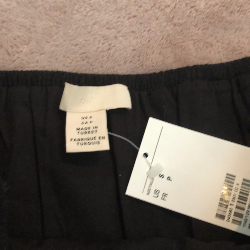 Black Ruffle H&M Mini Skirt - Picture 3 of 3